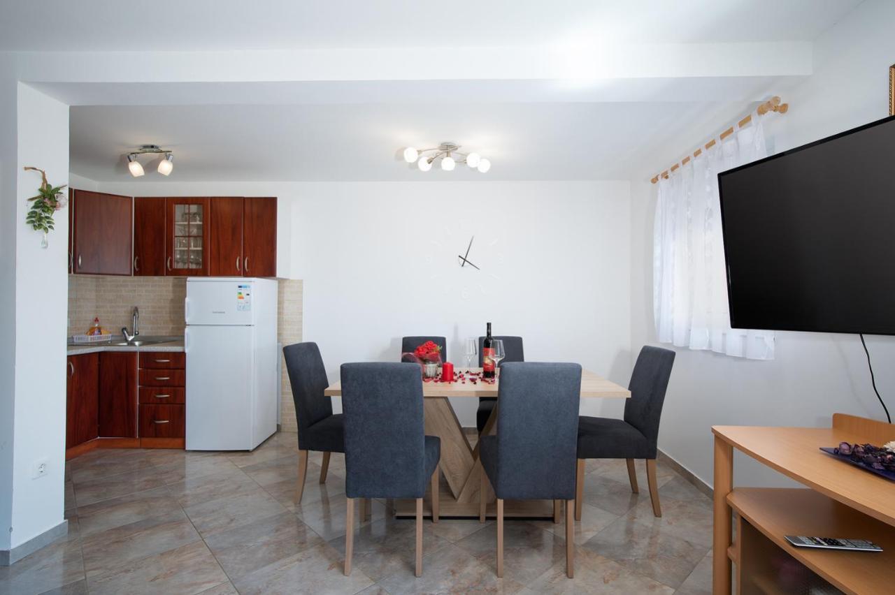 Apartmani Dujmovic Μεντουλίν Εξωτερικό φωτογραφία
